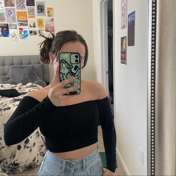 ❌ SOLD ❌ Long Sleeve Off the Shoulder Crop Top - Picture 2 of 2